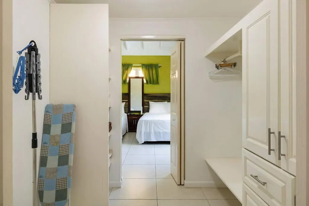 Two Bedroom Suite-Beach Restaurants Shop Nightlife Montego Bay Daire