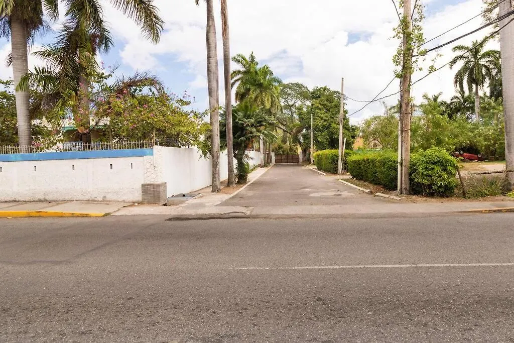 Two Bedroom Suite-Beach Restaurants Shop Nightlife Montego Bay