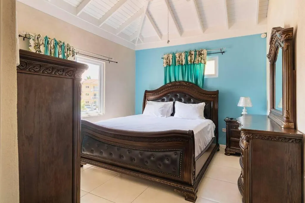 Two Bedroom Suite-Beach Restaurants Shop Nightlife Montego Bay