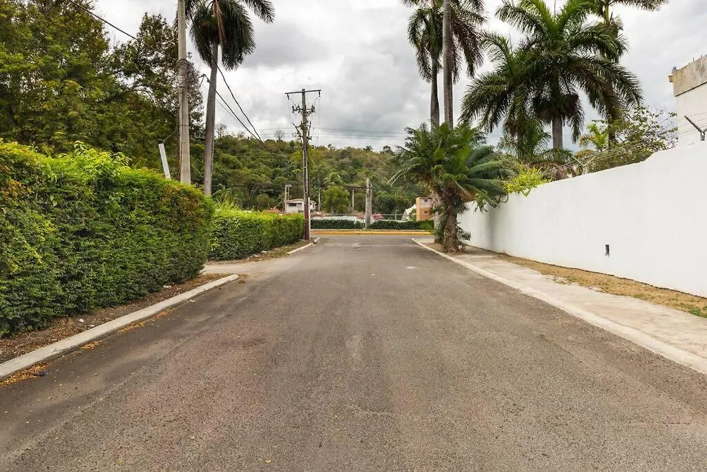 Daire Two Bedroom Suite-Beach Restaurants Shop Nightlife Montego Bay Jamaika